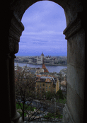 Clo&icirc;tre sur le fleuve &agrave; Budapest